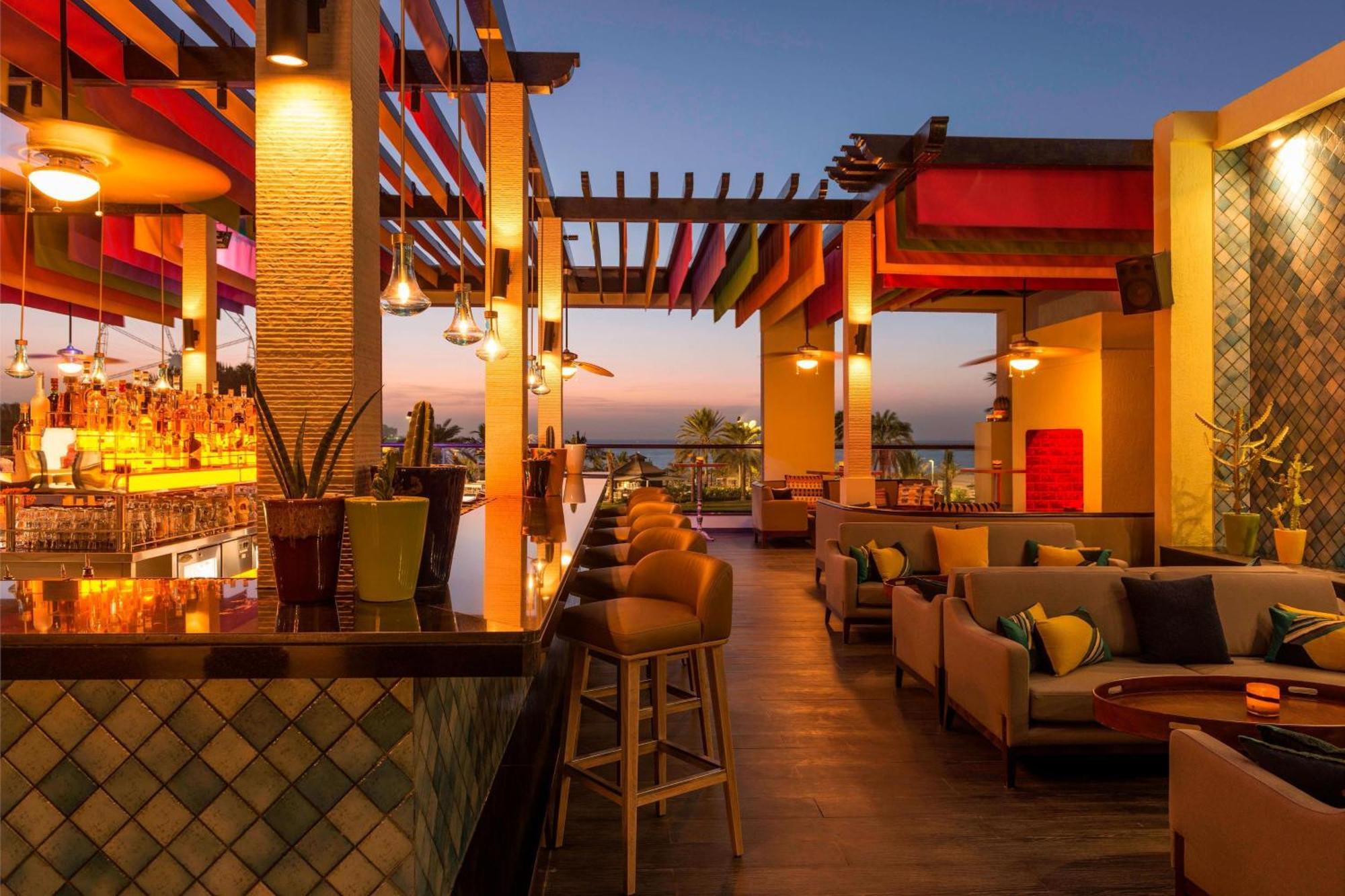 Le Royal Meridien Beach Resort & Spa Dubai Bagian luar foto The rooftop bar at the Hilton San Diego Bayfront